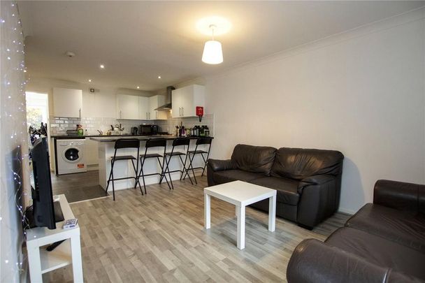 6 bedroom house to rent - Photo 1