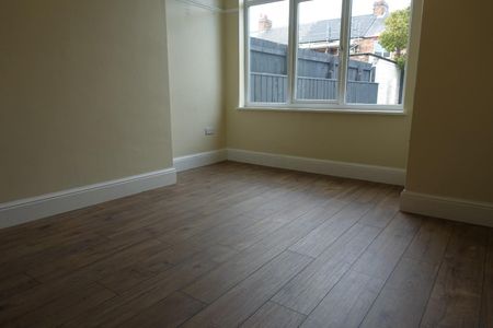 3 bedroom House To Let Total Size: 1023 SQ FT - Photo 2