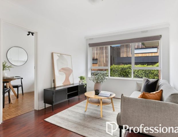 Low Maintenance 2 Bed Apartment in Quiet Location - Photo 1