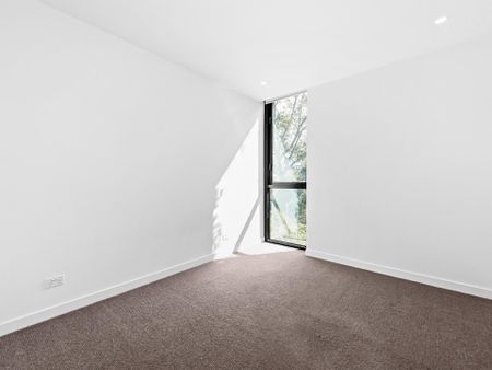 Beautiful Bright 2 Bedroom 2 Bathroom apartment! - Photo 2