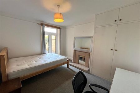 4 bedroom semi-detached house to rent - Photo 3