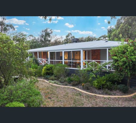 4 Grandview Grove, Wendouree, Vic 3355 - Photo 2