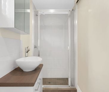 SPACIOUS - LOCATED PERFECTLY - Photo 2