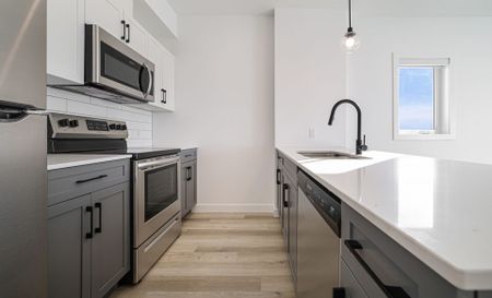 Jersey: Black Accents – 196 Colony, Winnipeg, MB - Photo 5
