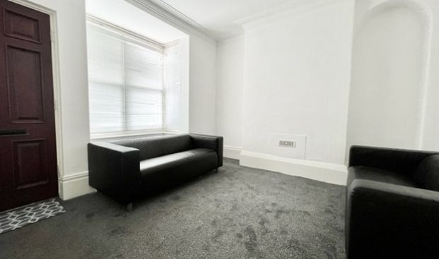 Recently Renovated 4-Bedroom Terraced Property with Off-Road Parking Near Hallam University and Collegiate Campus - Photo 1