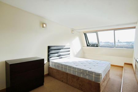 3 bedroom flat to rent - Photo 4