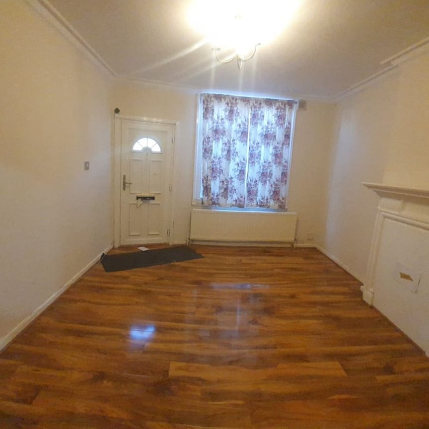 2 Bed End Terrace, Cowick Road, SW17 - Photo 1