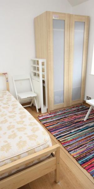 Westway, Shepherds Bush, London, W12 0SB - Photo 1