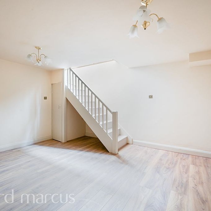 Marlborough Road, Archway - Photo 1