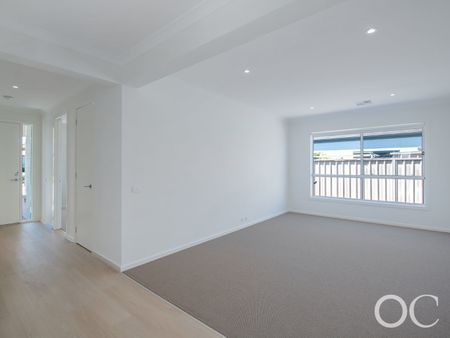 Open the Door To Brand New Luxury Between City and Sea - Photo 2