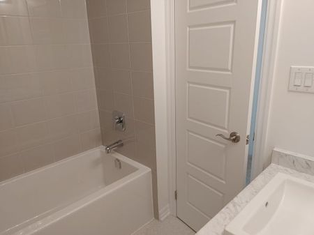 For Lease - 56 Delano Way, Newmarket, Ontario - Photo 4