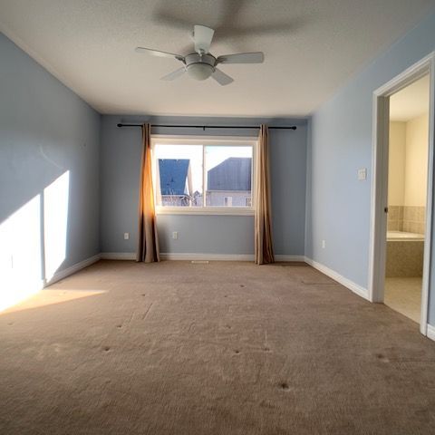 For Lease - 137 Four Seasons Crescent, Newmarket, Ontario - Photo 1