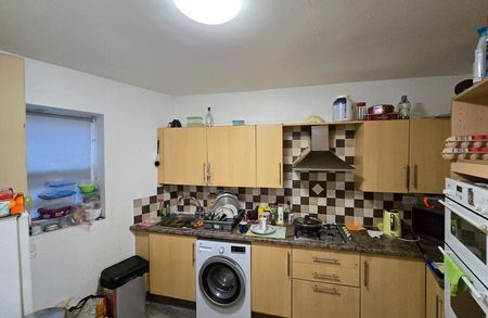 Room 4, 21 New Queen Street, Scarborough - Photo 4
