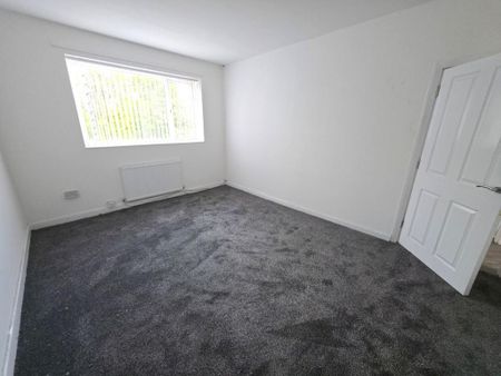 3 bedroom flat to rent - Photo 2