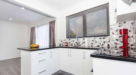 Beautiful home in a perfect location - Photo 2