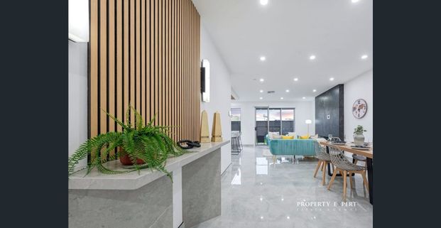 Spacious, Modern Family Home – Perfect for Comfortable Living - Photo 1