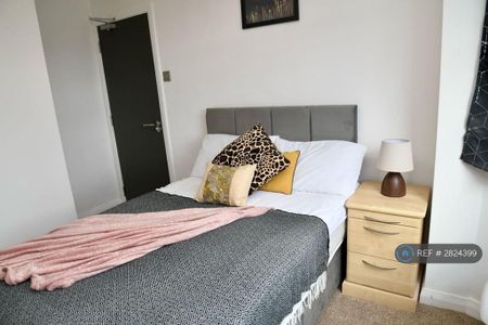 1 bedroom in a house share to rent - Photo 3