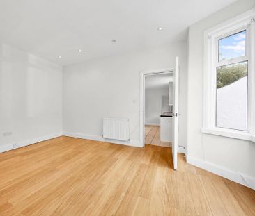 5 bedroom end of terrace house to rent - Photo 2