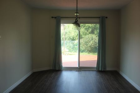 For Lease - 16 Rosenfeld Drive, Barrie, Ontario - Photo 3