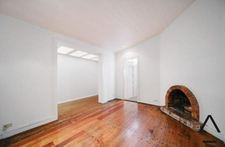 FABULOUS LOCATION, WALK TO KING STREET! - Photo 2