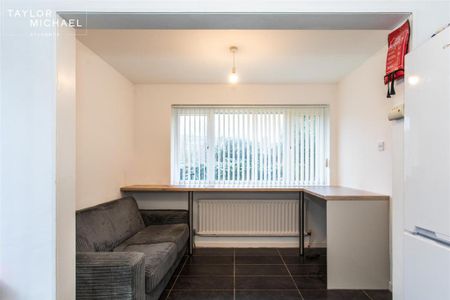 6 bedroom detached house to rent - Photo 2