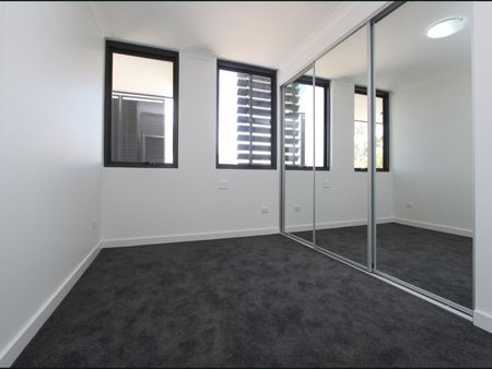 Lovely 2 bedroom unit - Photo 2