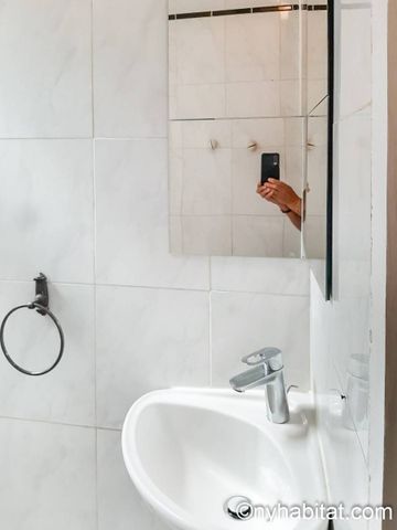 Logement à Paris, Location meublée - Photo 2