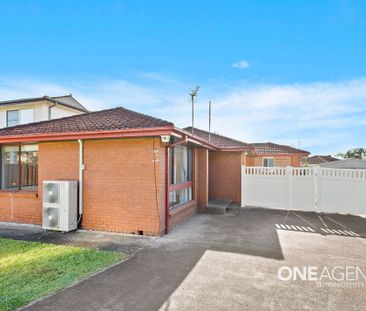 SPACIOUS FAMILY LIVING IN THE HEART OF HORSLEY - Photo 4