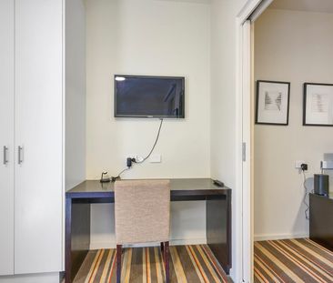 Fully Furnished 1 bedroom Super Central Apartment - Photo 2