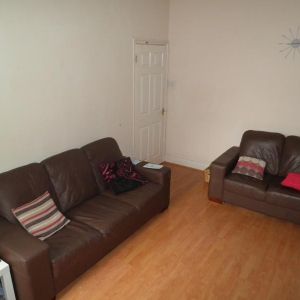 2 Bedroom Flat Addycombe Terrace Heaton - Photo 2