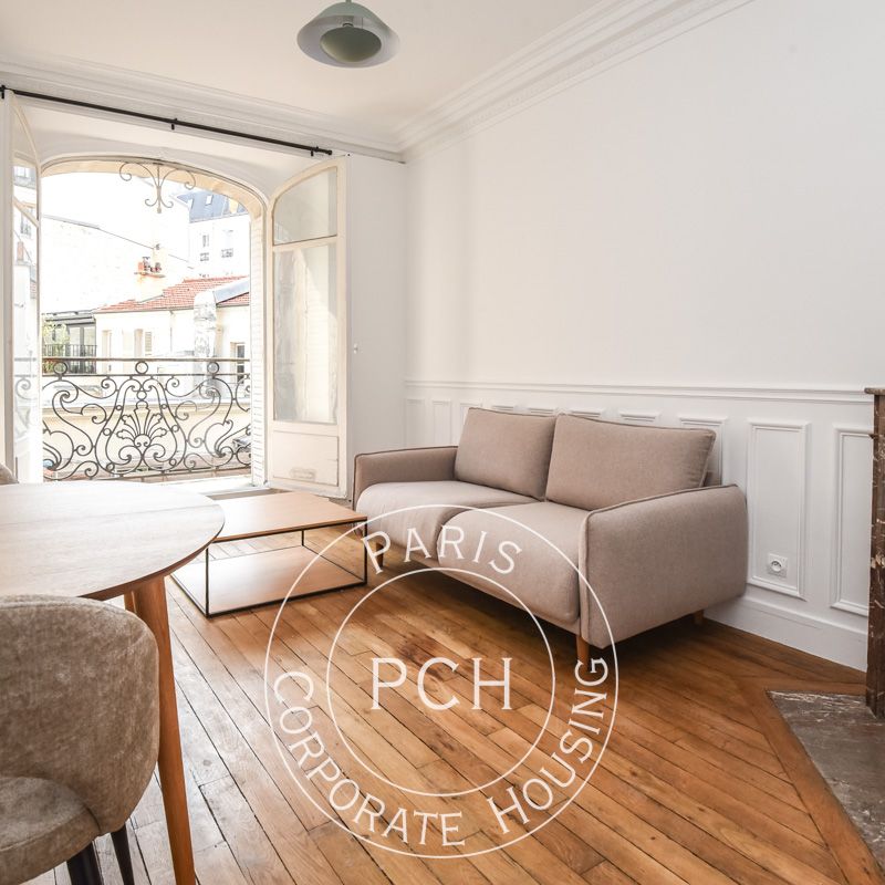 Rue Mathurin Régnier, - Photo 1