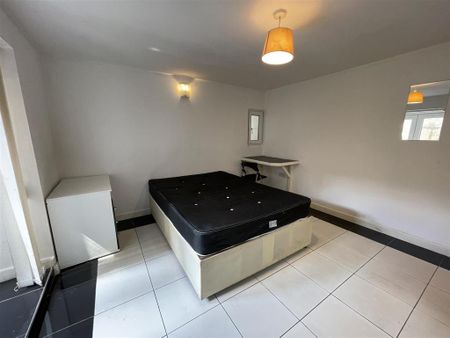 3 bedroom apartment to rent - Photo 4