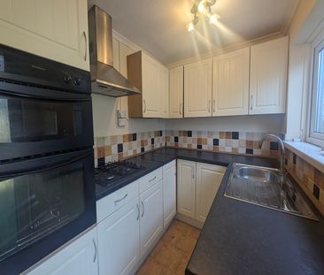 Bay Tree Avenue, Sketty, Swansea, SA2 - Photo 2