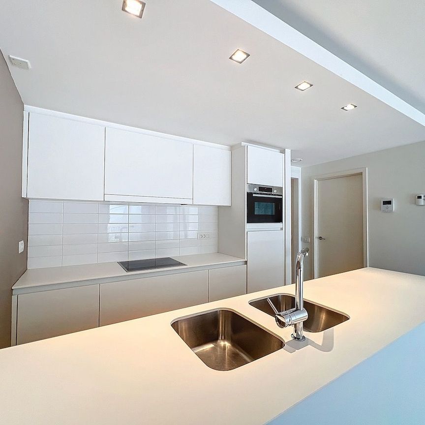 Gelijkvloers appartement met één slaapkamer, centraal gelegen op een boogscheut van de Zeedijk. - Photo 1