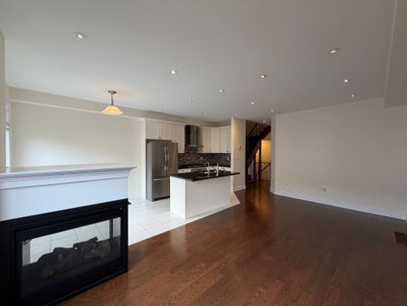 For Lease - 3 Mazarine Lane, Richmond Hill, Ontario - Photo 2