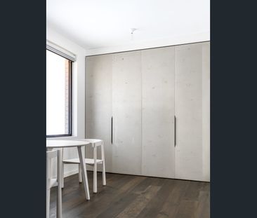 Executive Apartment in Ultra Convenient Location! - Photo 4