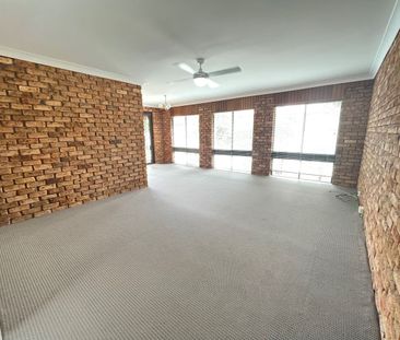 Generous 2 Bedroom Unit - Water Included - Photo 1