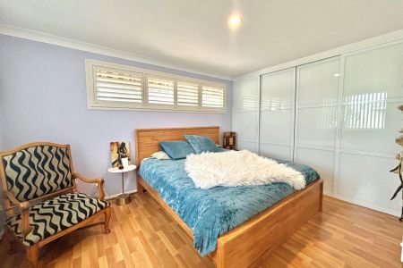 Spacious two bedroom flat with modern appliances! - Photo 2