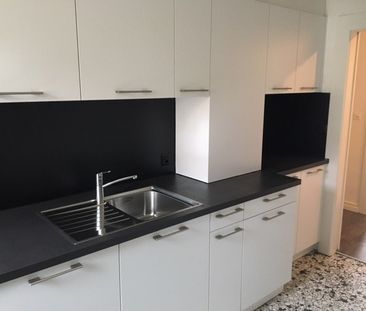 APPARTEMENT AVEC BALCON PROCHE DE TOUTES LES COMMODITES - Foto 3