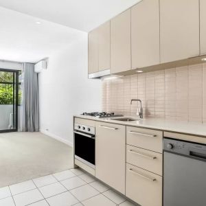 MGM MARTIN - ONE BEDROOM APARTMENT - Photo 2