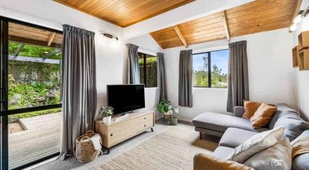 Character filled coastal beach pad - Photo 3