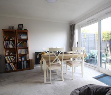 3 bedroom semi-detached house to rent - Photo 2