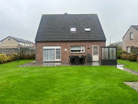 Open bebouwing met grote tuin en inpandige garage - Photo 2