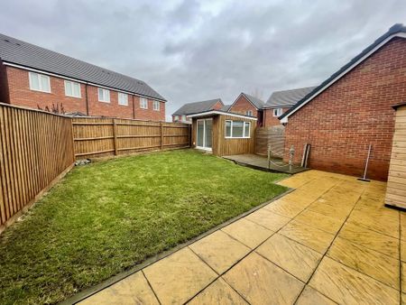 3 bedroom semi-detached house to rent - Photo 5