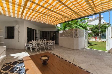 Apartamento planta baja en alquiler en Marbella, Marbella - Photo 2