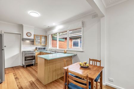 Location, Location! - Photo 3