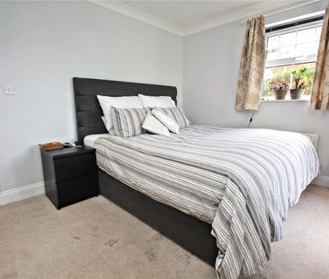 Maybury Road, Woking, Surrey, GU21 - Photo 4