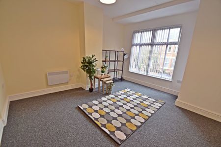 1 Bed Flat, Woodfield Road, M8 - Photo 5