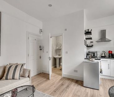 Kensington High Street - Photo 5