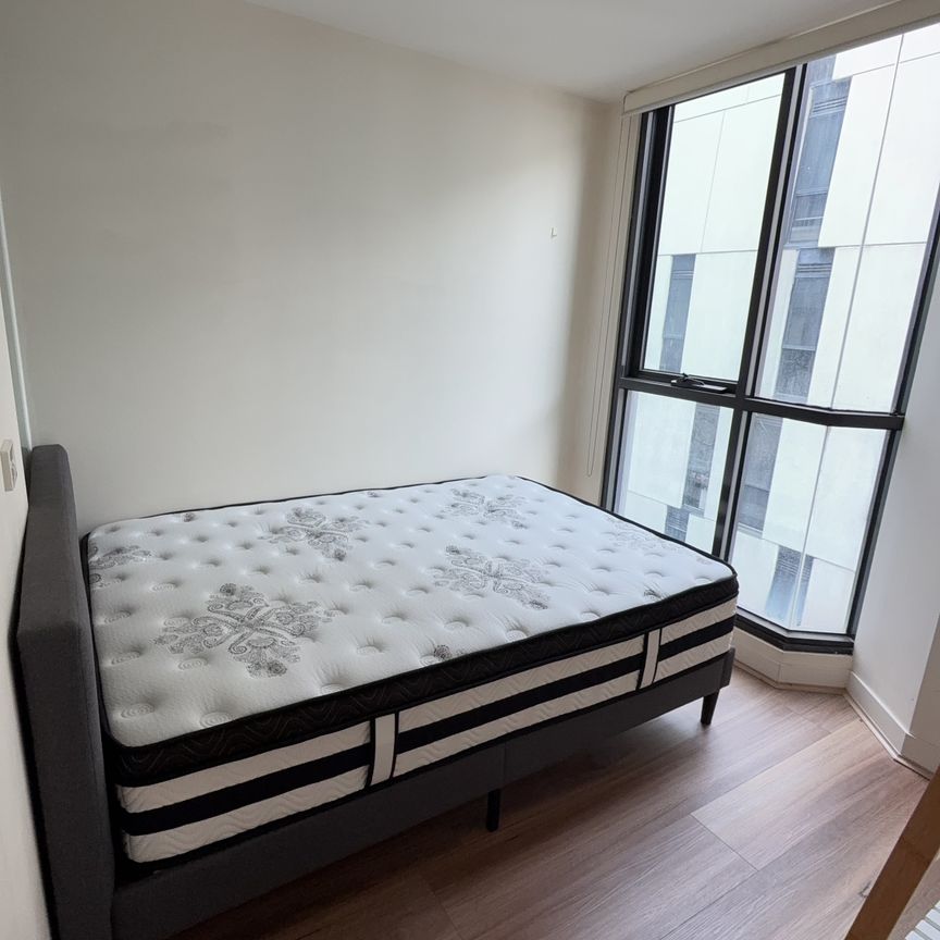 Furnished 1-Bedroom Apartment in Prime North Melbourne Location – Ideal City-Fringe Living - Photo 1